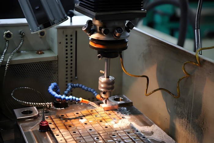 精準釋放:線切割(Wire EDM)技術革新現代機械加工